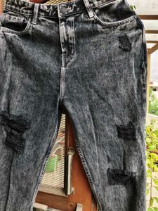 Distressed Wash Women's High rise Jeans
