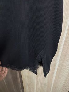 19 H&amp;M Lace Detailed Dress