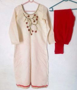 Very V,Beautiful Cream Kurta And Red Legging