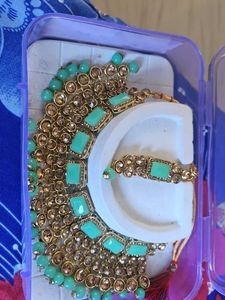 Elegant Jewelry Set with mang tikka
