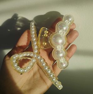 Elegant Pearl Claw Clip