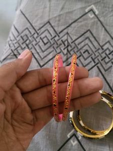 Set of 4 Fashionable Bangles