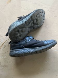 Classic Black Sneakers for Everyday Wear