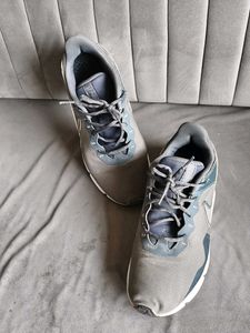 Puma Legend Essential 2 Gym and Training Shoes