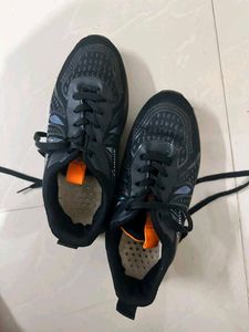 Stylish Black Sneakers (size 40)