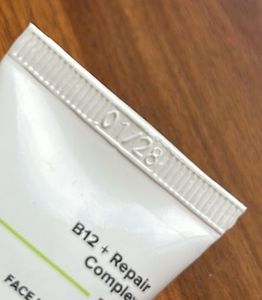 Minimalist Face Moisturizer B12 Repair Complex