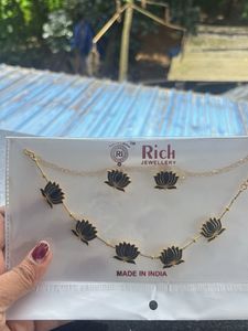 Lotus Design Jewellery Set