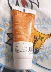 The Derma Hyaluronic Aqua Gel Sunscreen combo plum