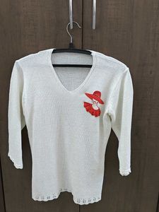 Chic White Knit Top with Lady Detail