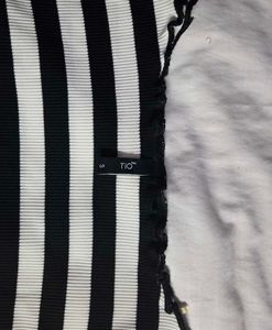 Chic Black &amp; White Striped Long Sleeve Top