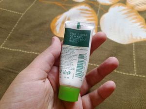 SAMPLE OF SIMPLE, MINIMALIST, LAKME.