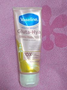 Gluta Hya Dewy radiance serum in lotion