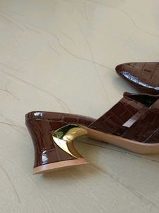Chic Brown Croc Bow Mule Heels