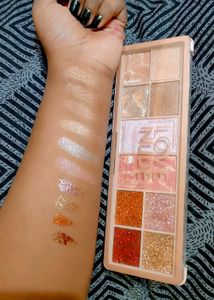 Eye Pallette With Shimmer And Glitter Shades