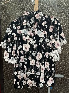 Chic Floral Print Button-Up Blouse