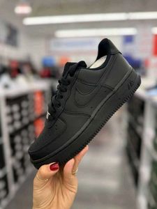Nike Air Force 1 - Black