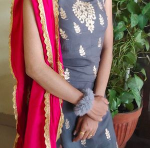 Elegant Grey Kurta Set with Pink Dupatta