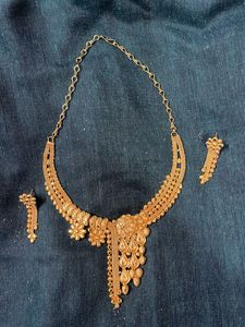 Elegant Gold Necklace &amp; Earring Set