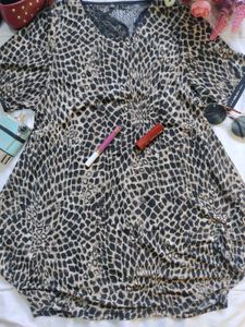 Chic Leopard Print Top