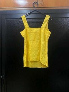 💛 Vibrant Yellow Sleeveless Top 💛