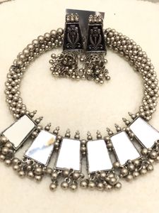 Choker With Earing