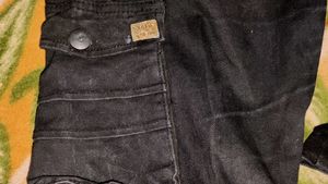 black stylish cargo pant