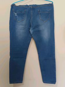 Ankle length Distressed Blue Denim Jeans