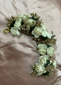 Elegant Floral Hair Accessory