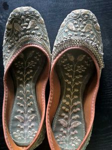 Embroidered Juttis in perfect condition