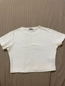 white basic crop tee