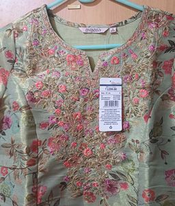 🍀 Beautiful Floral Embroidered Kurta 🍀