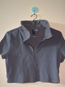 H&amp;M Ribbed Zip Neck Cropped Top