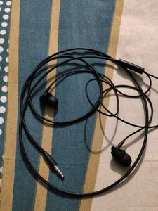 Black Wired Earphones