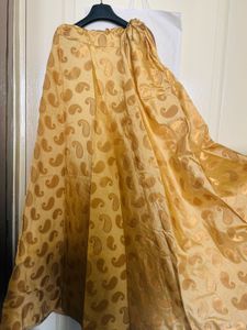 Elegant Golden Paisley Print Skirt