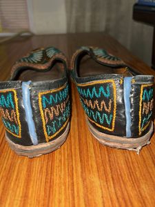 Pakistani dhaaga Embroidered Juttis