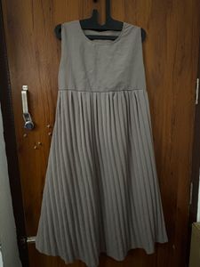 K style Pleated Midi Dress