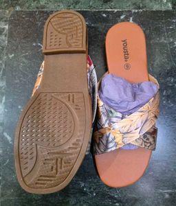 Brand new Youstao Floral Print Flats in size 6