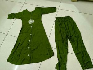 Green Kurta Set with White Embroidery