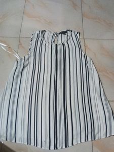 Chic Striped Sleeveless Top