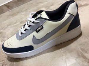 Cream &amp; Black Low-Top Casual Sneakers