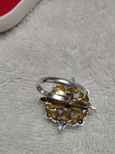 Sparkling Floral Design Ring