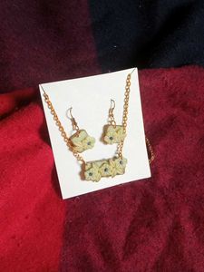 Floral Necklace &amp; Earring Set
