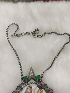Silver Look Alike Chain With Pendant