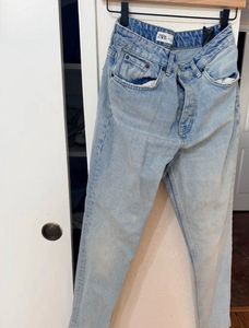 Zara Light Wash straight legJeans