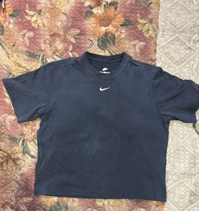 Nike Crew Neck T-Shirt (cropped)
