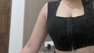 Chic Black Cropped Top with Front Closure