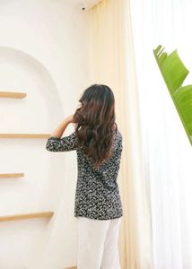 Stylish Black &amp; White Floral Kurta