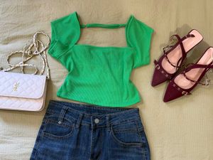 Chic Green Ribbed Cropped Top