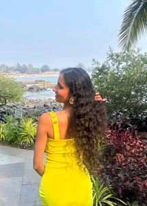Embellished shoulder strap yellow bodycon dress