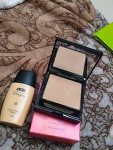 NYKAA Compact and hydrating foundation combo